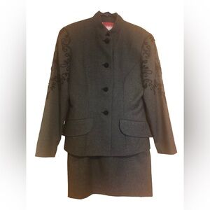 Vintage Oscar de la Renta Studio Wool 2 pc Skirt Suit Embroidered Sleeve…